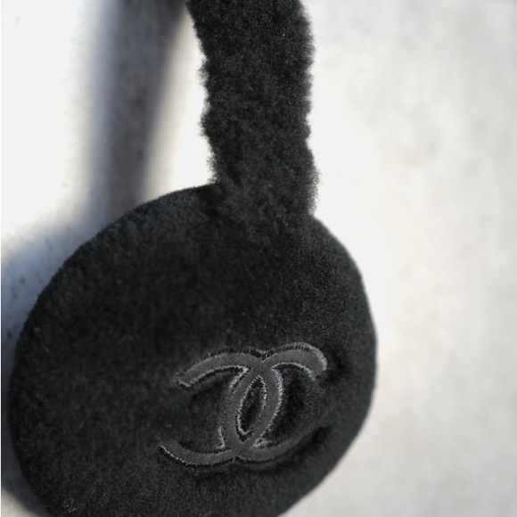 CHANEL AUTHENTIC Luxurious Black Earmuffs 2024/2025 main image 11